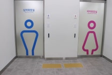 일부 아쉬운 장애물 없는 동해꿈빛마루도서관 장애인 편의