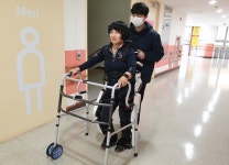 화성시동탄아르딤복지관, 웨어러블 보행 재활로 로봇 M20-B 도입