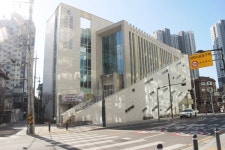 장애물 없는 신대방누리도서관 장애인 편의 부족, 이용 불편