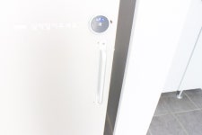 휠체어 접근 힘든 용인 방아리 공중화장실, 내부 장애인 편의도 미흡