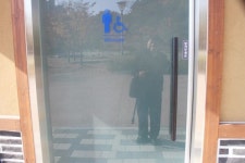 장애물 없는 화성시 청계중앙공원 공중화장실 장애인 이용 불편