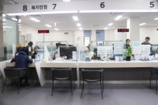 강동구 천호2동주민센터 장애인 편의 일부 미흡 이용 불편