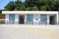 장애물 없는 강화군 관청근린공원 공중화장실 장애인 편의 양호