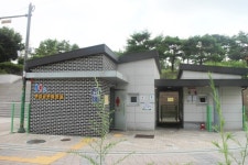 장애물 없는 화성시 현충공원 공중화장실 장애인 편의 양호