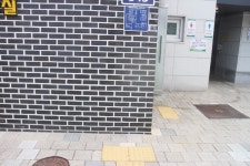 장애물 없는 화성시 현충공원 공중화장실 장애인 편의 양호