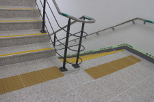 시범운영 들어간 장애물 없는 경기도서관 장애인 편의 점검