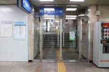 수도권 지하철 4호선 수리산역 화장실 앞 점자블록 이래서야