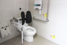 장애물 없는 청주시 청원구 우암산 둘레길 화장실 장애인 편의 점검