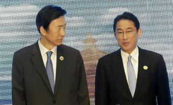 日외무상, 소녀상 