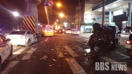 부산 새벽시장교차로 차량 충돌 3명 사상
