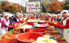 [BBS PLAZA] 충북농협‧자원봉사자들이 담근 사랑의 김치, 이웃과 나눠요