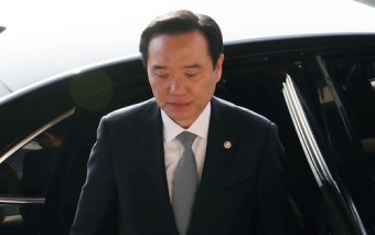 박대통령, 김현웅 법무 사표 수리...최재경 민정수석 보류