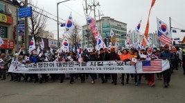 김제동 VS 김진태, 촛불 VS 태극기- 춘천 집회