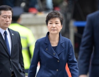 박 전 대통령 영장심사 진행 중...구속 여부 내일 새벽 결정 될 듯