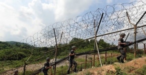 합참 미확인 비행체 철원 군사분계선 넘어...軍, 기관총 경고사격