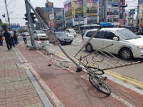 청주서 어린이집 버스 인도로 돌진...12명 사상