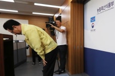 전수조사한 산란계 농장 2곳서 살충제 달걀 추가 검출...부실 검사 논란