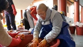 창원 자비사, 6일 자비나눔 김장담그기