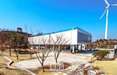 영덕 신재생에너지전시관 불...인명피해는 없어