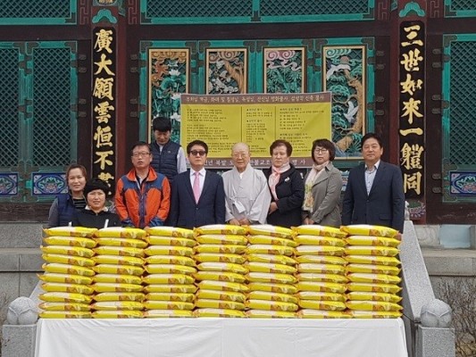 조계종 청주 월명사, 충북안마사협회에 쌀 기탁 | 포토뉴스