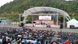 진주남강 연등축제 행복나눔 문화공연으로