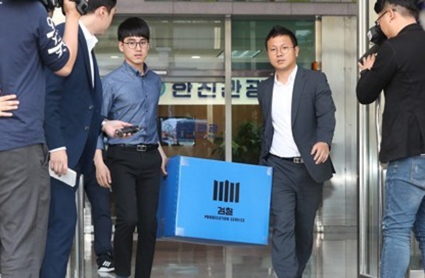 홍원식 전 남양유업 회장, 200억원대 횡령과 배임 혐의로 구속기소되어