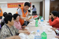 여수다문화복지원, 어르신을 위한 나눔밥상 개최