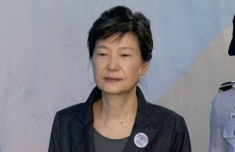 박근혜 전 대통령 징역 25년, 벌금 2백억...항소심 선고