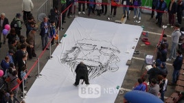 법용 스님, 남북통일 기원 대형 달마도 그려