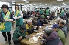 제주 동암사, 만수무강 경로잔치 개최