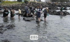 원희룡 지사 산방사 경로잔치서 죽 한 그릇 먹어야 한 해 일 잘 풀려