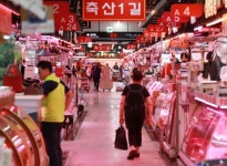 정육점 돼지고깃값 줄인상...경매량 절반으로 떨어져