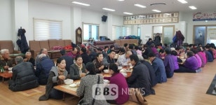 제주 반야사, 어르신에게 팥죽 공양 새해에도 건강하세요