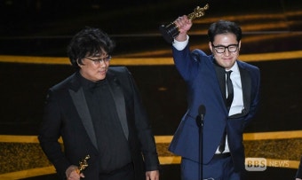 영화 '기생충' 아카데미 각본상 수상...아시아계 최초