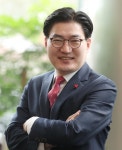 이정훈 강동구청장 강동구서 시작된 면마스크 제작 운동, 좋은 혁신 사례로 기록…성장·분배 선순환하는 도시 되길