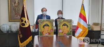오연재 작가, 고려불화 2점 BBS 불교방송에 기증