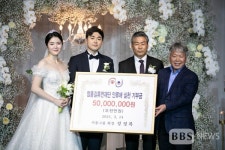 [BBS PLAZA] 정정복 서융그룹 회장, 엄홍길 휴먼재단에 기부금 전달