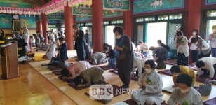제주 천왕사, 부처님오신날...지오 스님 자비심 가진 불자 당부