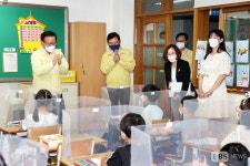 김부겸 총리, 청주 개신초 방역 점검…학교, 학생에 가장 안전한 공간