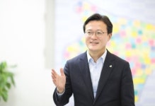 선제적 백신 접종 및 대응 체계 마련된 영등포구, 위드코로나 각계 활성화에도 차별화...채현일 영등포구청장