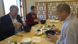 스미스 英대사 부부 송광사 방문...한국문화 정수는 사찰