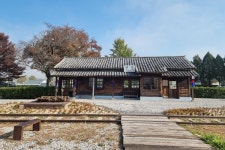김선권 여행작가, 남원 서도역… 소설‧드라마 배경이 된 목조역, 인스타 감성 뿜뿜
