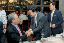 대한노인회 미주총연합회 제주 방문...월명스님, 저서 제주도의 혼 소개