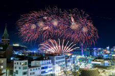 여수밤바다 불꽃축제 성황...19만여 명 관람