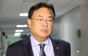 與 