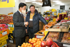 [포토뉴스]오태석 차관 설 앞두고 전통시장-복지시설 방문