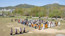 김해 가야문화진흥원 4년만에 대성동고분군 녹색걷기명상...명상문화 생활속 실천