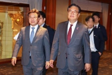 기시다, 오늘 한일의원연맹·경제단체장 접견 뒤 출국