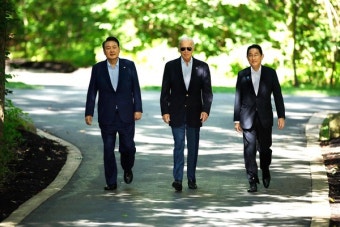 한미일 