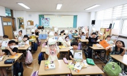 초등 1학년 7.3%, 스마트폰 과의존 관심군...남학생이 더 심각